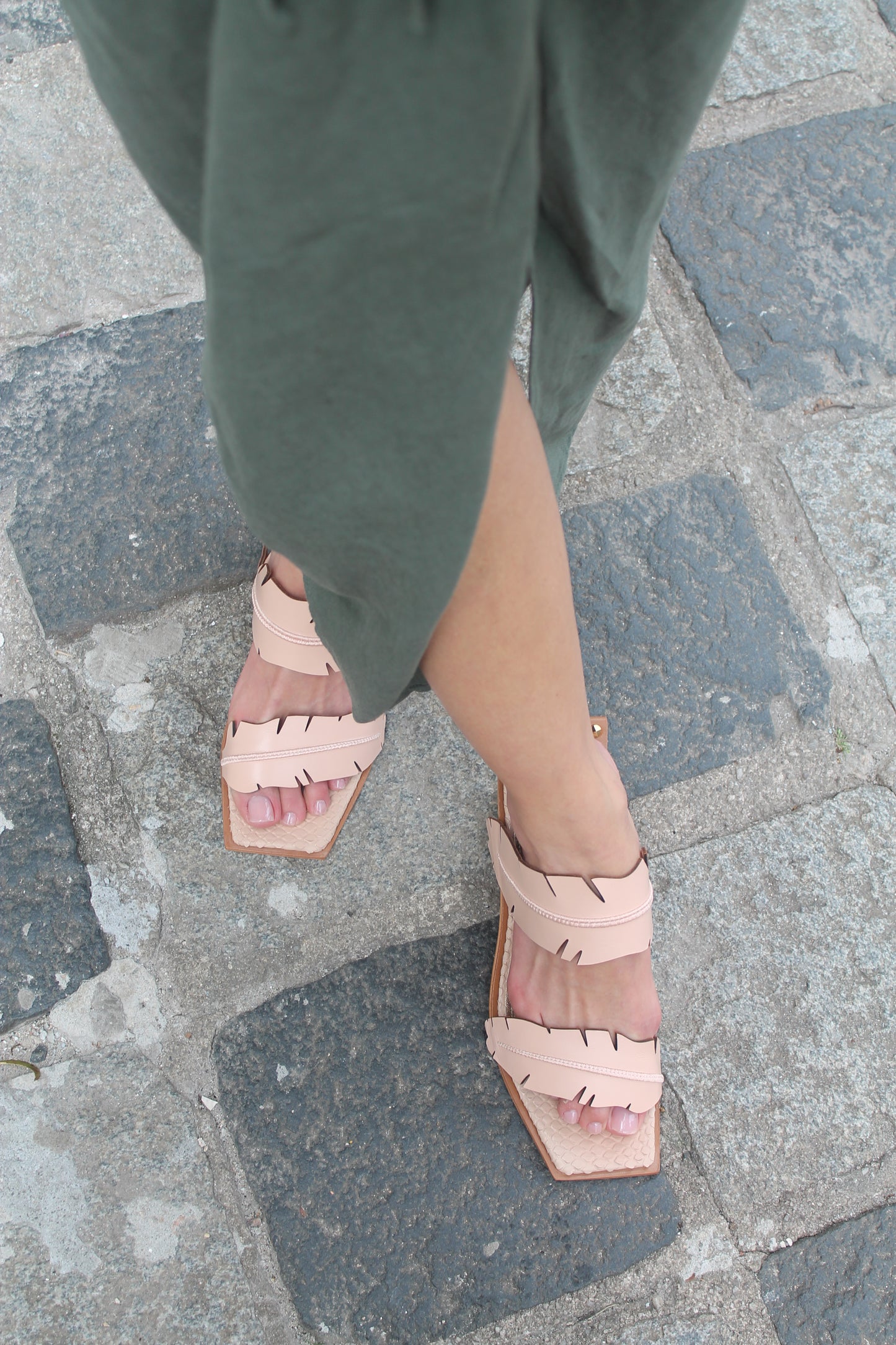 Bananeira Wedge – Dual-Strap Leather Sandal